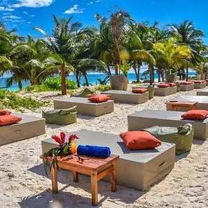 Mia Beachfront - Ocean View And Club מלון